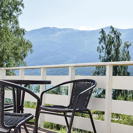 3 Bedroom Lovely In Vallavik Holiday home *