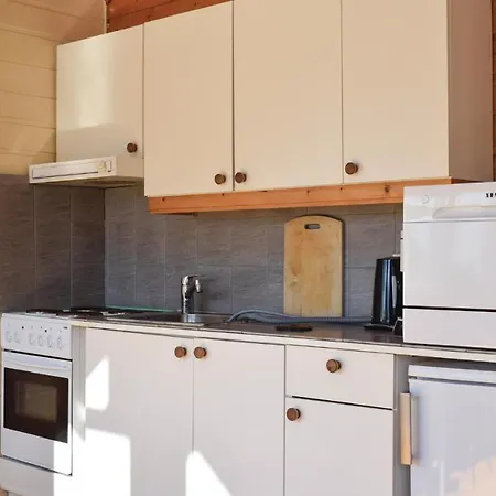 3 Bedroom Lovely In Vallavik Holiday home