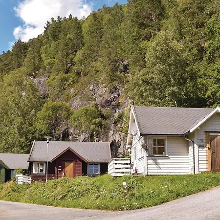 3 Bedroom Lovely In Vallavik Holiday home
