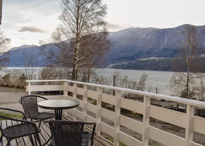 Vakantiehuis 3 Bedroom Lovely In Vallavik